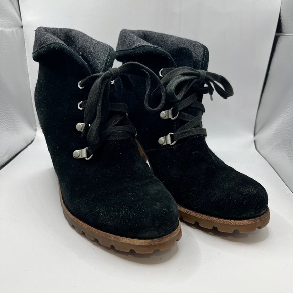 UGG Calynda High Heel Suede Booties - Picture 2 of 12